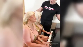 thejuliecash onlyfans cute passion masturbates shaved holes