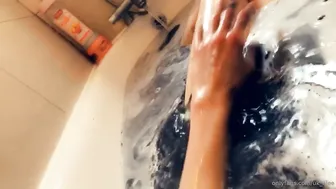 aleeuk onlyfans young stallion fingering dildo