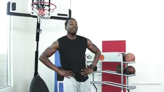 thejuliecash onlyfans Hot girl fucks her pussy with her hand