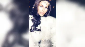 aleeuk onlyfans gorgeous blonde seduces with big tits