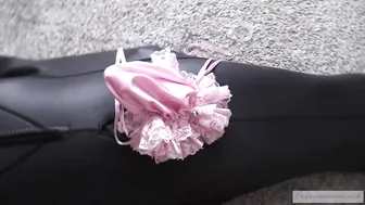 miss courtney onlyfans sexy blonde pulls pussy hand