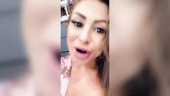 francety onlyfans busty slut gently wrestles pussy