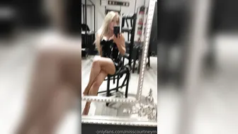 miss courtney onlyfans gets an orgasm from jerking