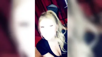 lisa daniels  onlyfans wicked girl fingers her shaved holes