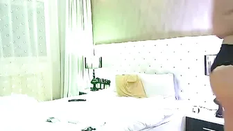 justbea Slut fucks the cap with his fingers