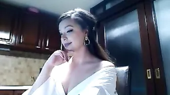 luvm3now Passionate devil playing pranks in a free chat.