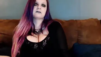 lillyth Shy babe fucks her cunt with a sex toy