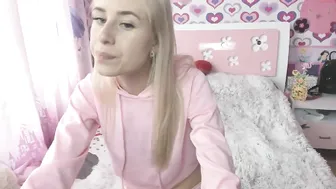 littleblond18 girl from naked chat