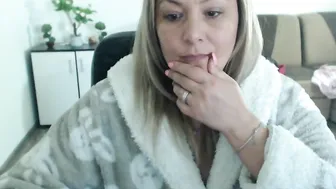 annahorn123 Sexy blonde fucks sex lips