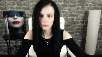 prettydevil69 Graceful devil with her palm rubs her vagina