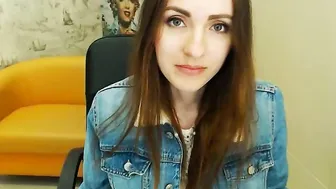 lara_smith7 Attractive model fucks pussy with sex toy