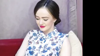 meganiex Naughty courtesan fucks with phallus