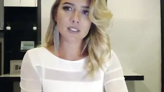 7kira7 Black-haired nymph pulls pussy