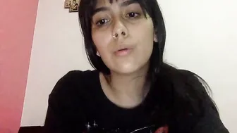 littlepola Luxurious lady shows pussy