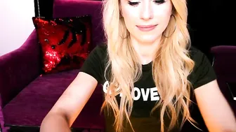 fit_nicol Incendiary woman exposes big boobs