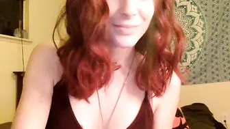 katylaxxaa bitch with big tits rides vagina toy