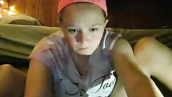 qx_lexie_xq Juicy bitch caresses the clitoris