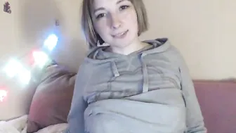 laramilly Desired model masturbates shaved pussy