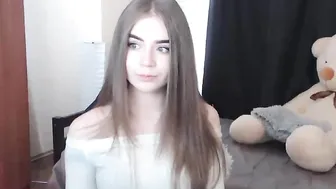 pretty_suzy Busty chick fucks herself with a dildo