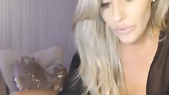 bambiii_babe Busty confused girl fucks cunt