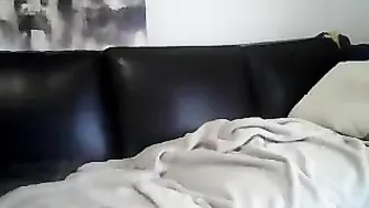 big_mill_bangz Hot brunette masturbates