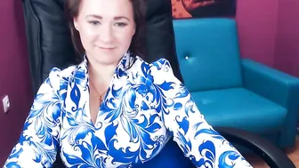 alisamisty Plump brunette masturbating pussy with her hand