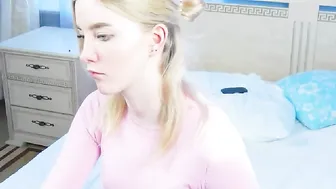 dreamjenny Sweet shows ass