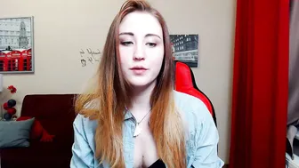 kira_rage Naked beauty in the kitchen