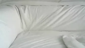 couplesexe10 posing for the camera exposing her sexy body