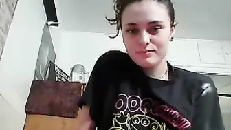 xviiihannah puts his fingers in the ass