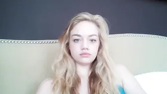 princessgreeneye2 Cute slut gently masturbates cunt