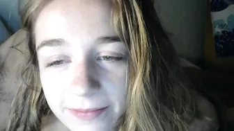 abigalelucy Naughty shlendra masturbates with a vibrator vagina