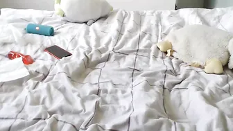 hotschneewittchen swallows a toy