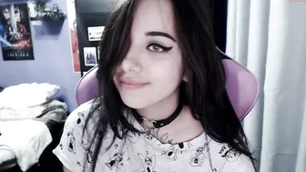 sherryshen Young bitch fucks both holes