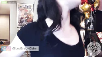 evelynclaire Big breasted sterlet jerks off her pussy