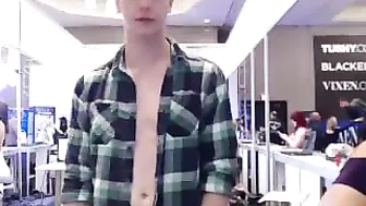 johnnyhandsxxx Busty ruining caresses vagina