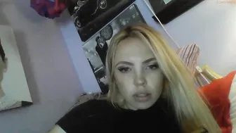 yourbabylynn23 chaturbate the bitch paid the courier for the pizza