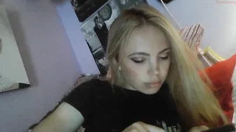 yourbabylynn23 chaturbate the bitch paid the courier for the pizza