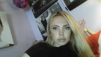 yourbabylynn23 chaturbate busty blonde gently masturbates cunt