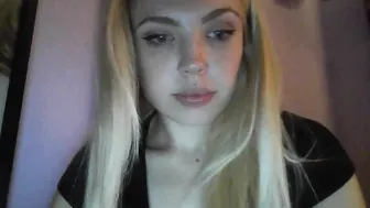 yourbabylynn23 chaturbate crazy queen gently pulls the vagina