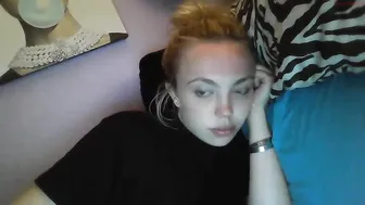 yourbabylynn23 chaturbate magnificent prankster shows herself naked on the street