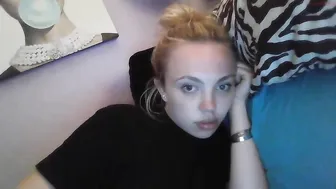 yourbabylynn23 chaturbate magnificent prankster shows herself naked on the street