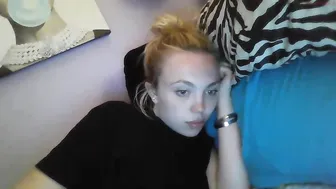 yourbabylynn23 chaturbate pretty woman with perfect figure shows her skills on a pole