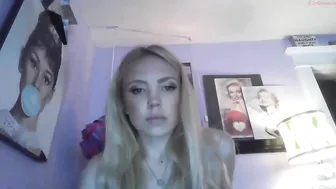 yourbabylynn23 chaturbate dick shows off her shaved cunt