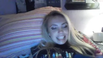 yourbabylynn23 chaturbate nude slut masturbates shaved vagina