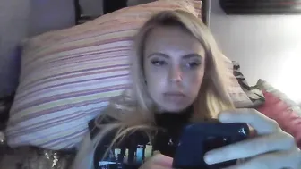 yourbabylynn23 chaturbate nude slut masturbates shaved vagina