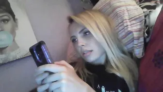 yourbabylynn23 chaturbate nude slut masturbates shaved vagina