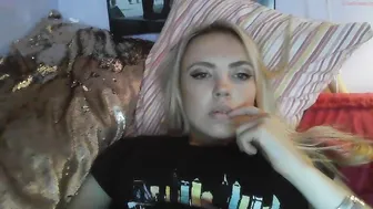 yourbabylynn23 chaturbate naughty babe caresses vaginal hole