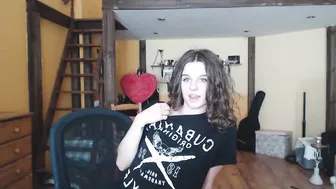 classy_cassie chaturbate big breasted bitch posing in lingerie