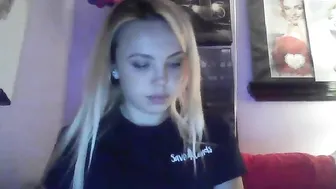 yourbabylynn23 chaturbate skinny bitch jerks pussy with dildo